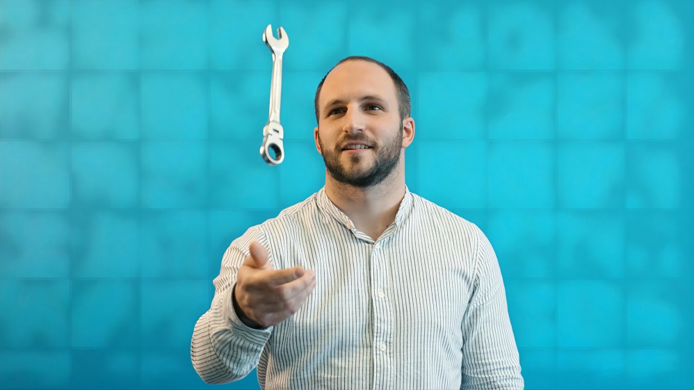 TOMRA Service - image of man tossing wrench into the air